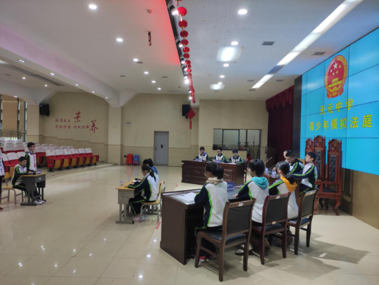 天元中学青少年模拟法庭开庭(1)0